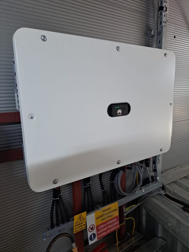 120 kWp çatı GES, Büyükçekmece / İstanbul – inverter montajı