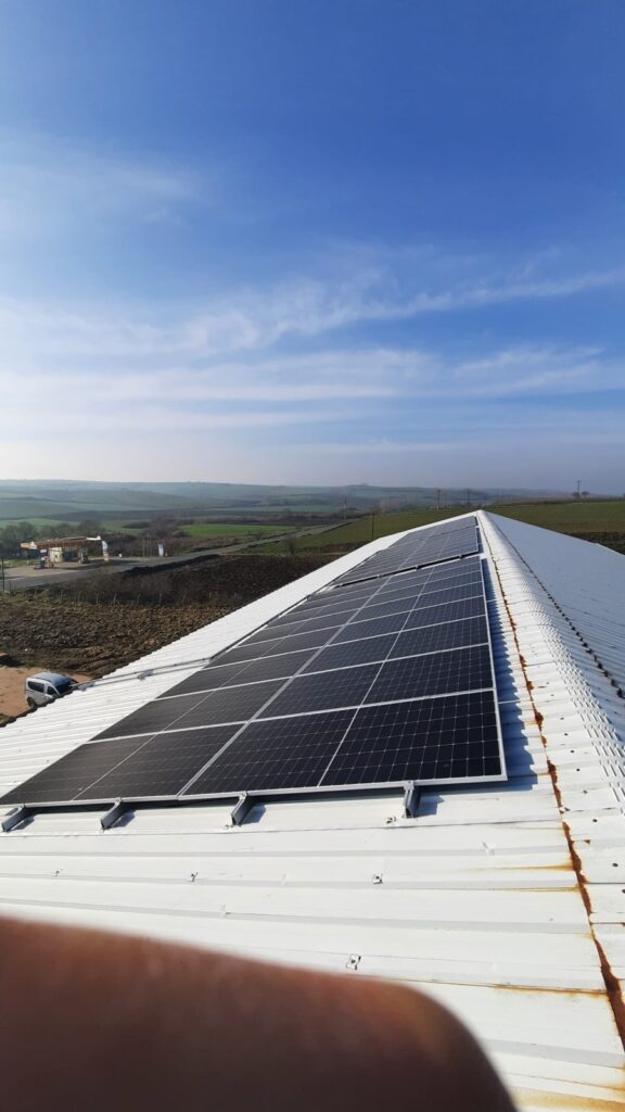 28 kWp çatı GES, Hayrabolu / Tekirdağ – panel sahası
